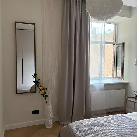 Elegant Center Apartment *