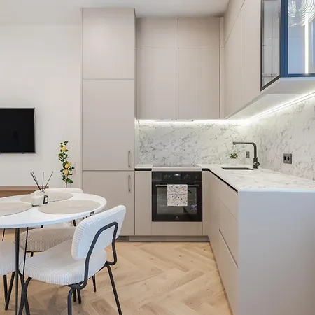 Elegant Center דירה