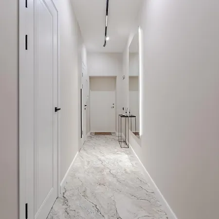 Elegant Center Apartment *