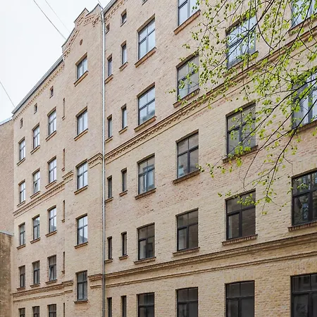 Elegant Center Apartment